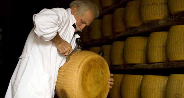 Parmigiano reggiano, produzione in calo dell’1,1%